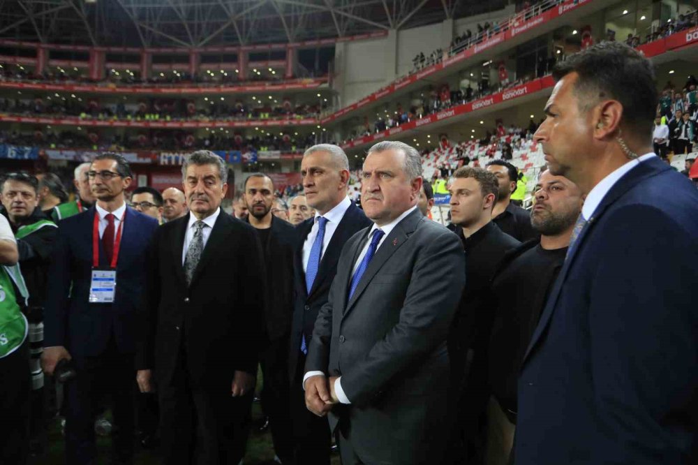 Trabzonspor’dan Çifte Sevinç.. Kupa Geldi, Avrupa Dengeleri Yeniden Şekillendi!