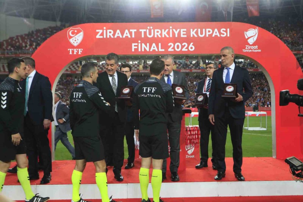 Trabzonspor’dan Çifte Sevinç.. Kupa Geldi, Avrupa Dengeleri Yeniden Şekillendi!