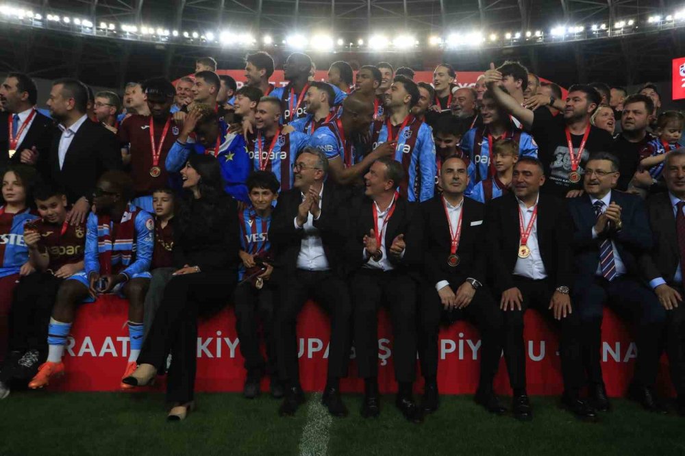 Trabzonspor’dan Çifte Sevinç.. Kupa Geldi, Avrupa Dengeleri Yeniden Şekillendi!