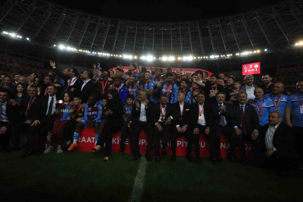 Trabzonspor’dan Çifte Sevinç.. Kupa Geldi, Avrupa Dengeleri Yeniden Şekillendi!