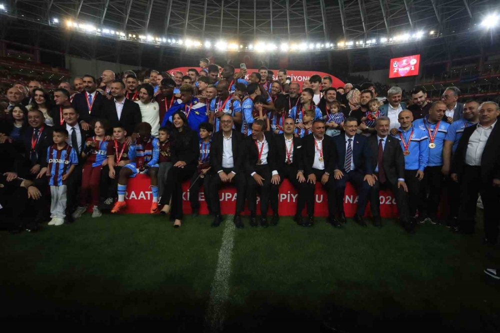 Trabzonspor’dan Çifte Sevinç.. Kupa Geldi, Avrupa Dengeleri Yeniden Şekillendi!