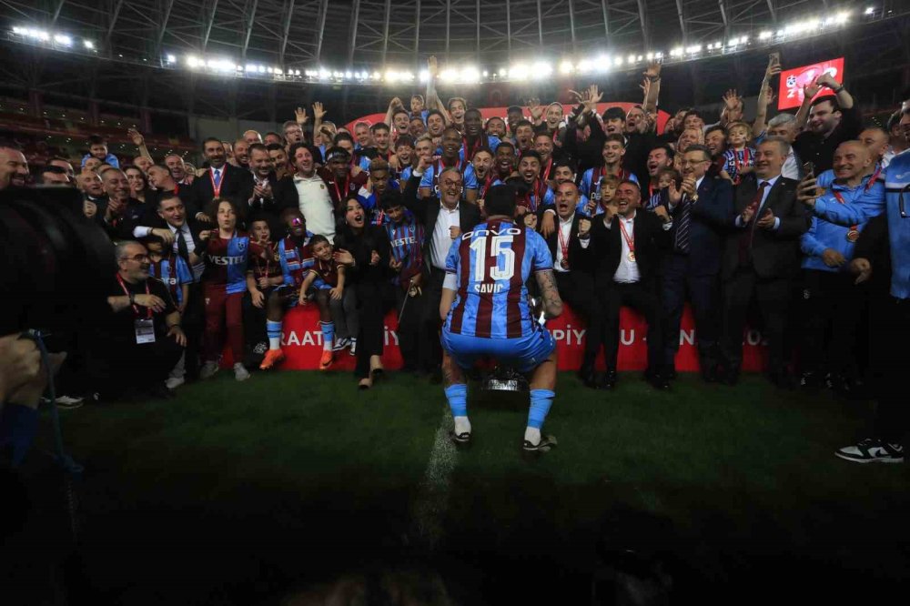 Trabzonspor’dan Çifte Sevinç.. Kupa Geldi, Avrupa Dengeleri Yeniden Şekillendi!