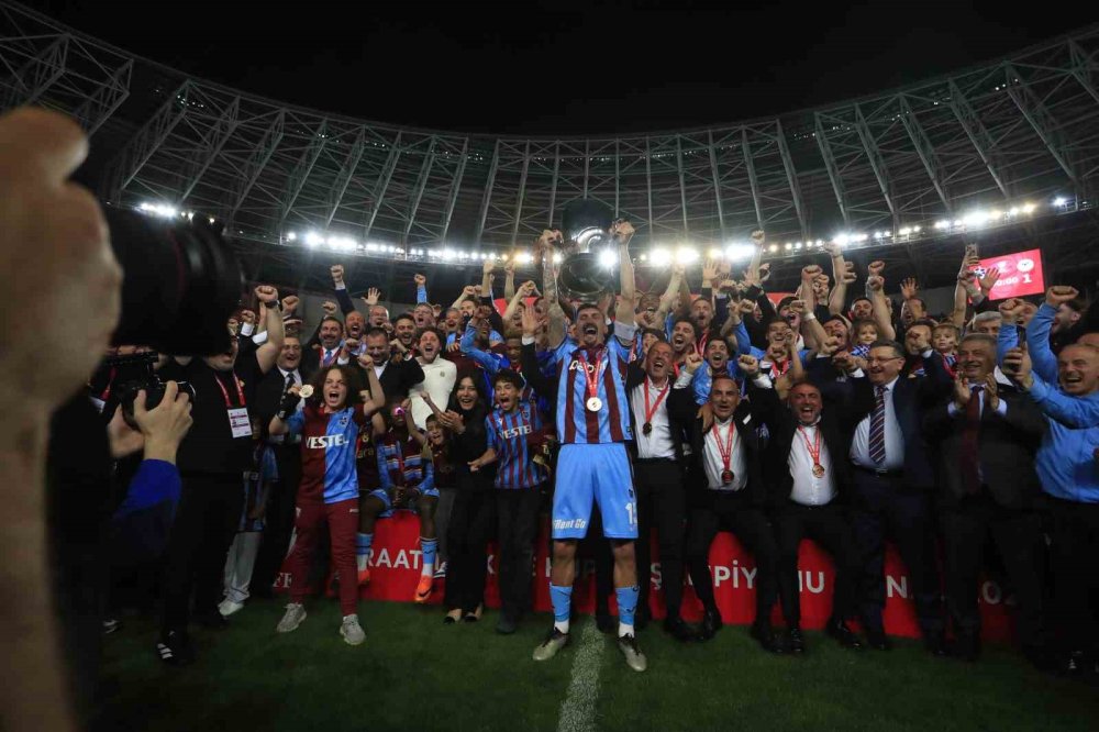 Trabzonspor’dan Çifte Sevinç.. Kupa Geldi, Avrupa Dengeleri Yeniden Şekillendi!