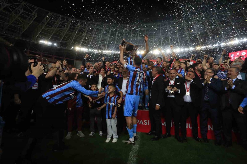 Trabzonspor’dan Çifte Sevinç.. Kupa Geldi, Avrupa Dengeleri Yeniden Şekillendi!