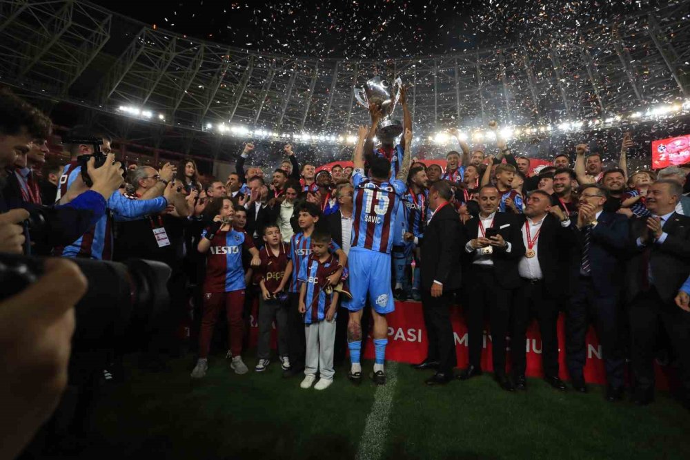 Trabzonspor’dan Çifte Sevinç.. Kupa Geldi, Avrupa Dengeleri Yeniden Şekillendi!