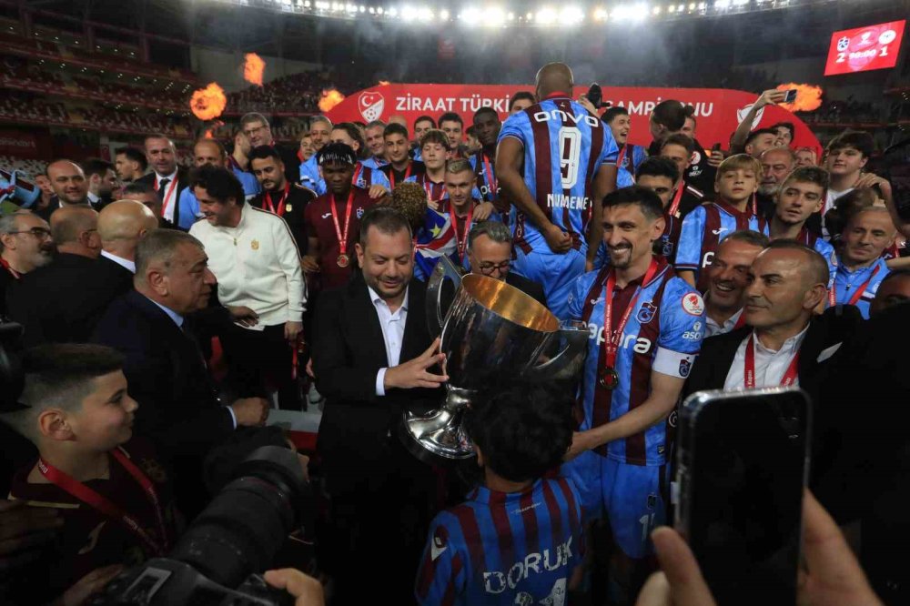 Trabzonspor’dan Çifte Sevinç.. Kupa Geldi, Avrupa Dengeleri Yeniden Şekillendi!