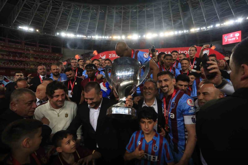 Trabzonspor’dan Çifte Sevinç.. Kupa Geldi, Avrupa Dengeleri Yeniden Şekillendi!