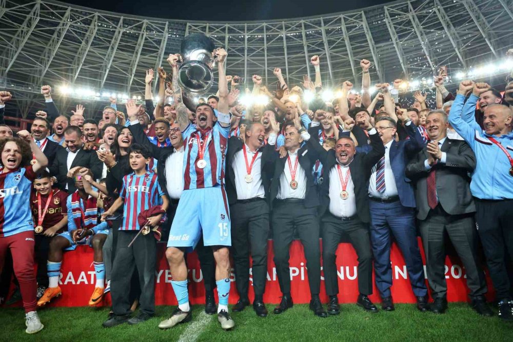Trabzonspor’dan Çifte Sevinç.. Kupa Geldi, Avrupa Dengeleri Yeniden Şekillendi!