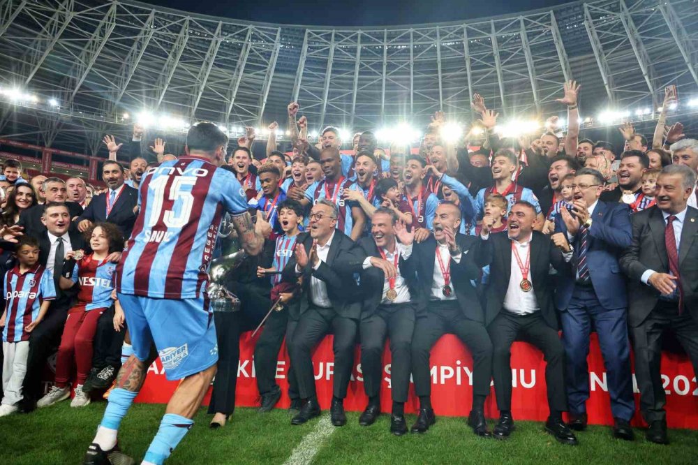 Trabzonspor’dan Çifte Sevinç.. Kupa Geldi, Avrupa Dengeleri Yeniden Şekillendi!