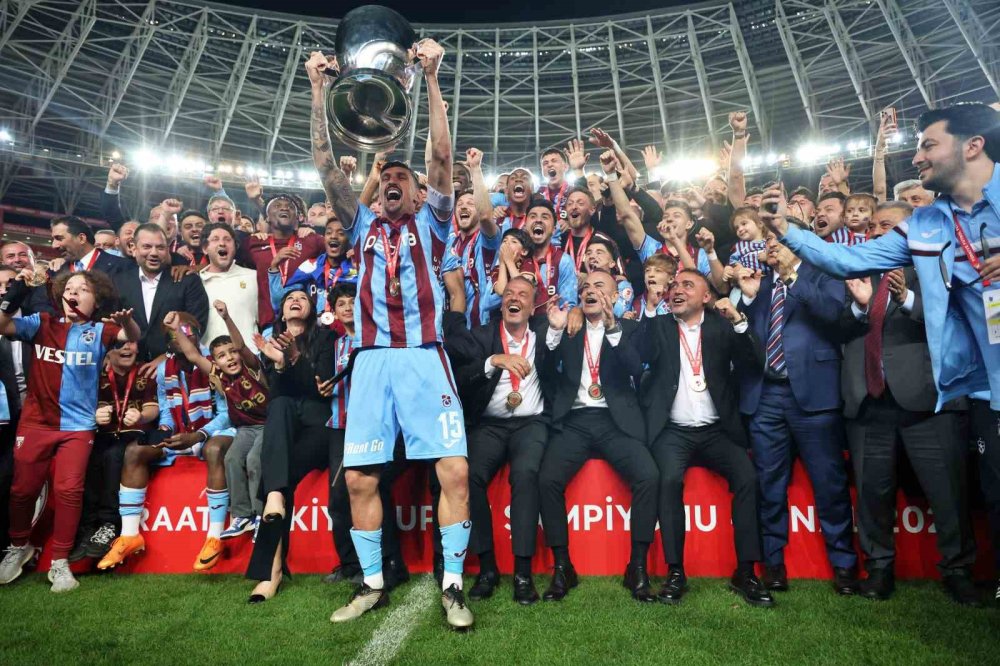 Trabzonspor’dan Çifte Sevinç.. Kupa Geldi, Avrupa Dengeleri Yeniden Şekillendi!