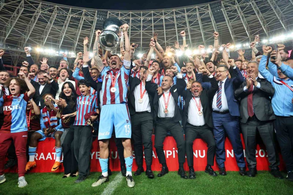 Trabzonspor’dan Çifte Sevinç.. Kupa Geldi, Avrupa Dengeleri Yeniden Şekillendi!