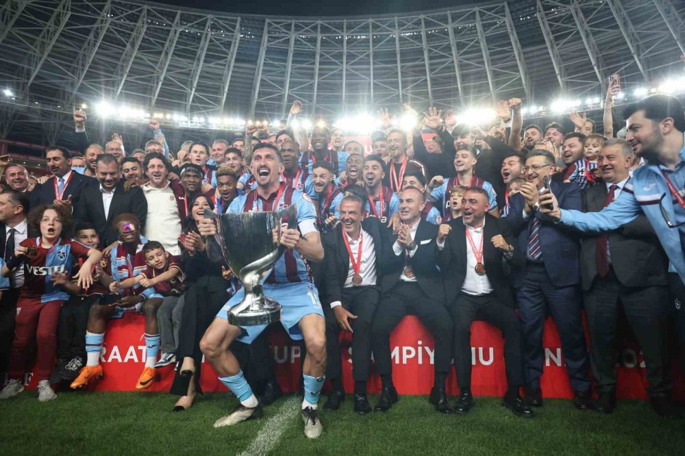 Trabzonspor’dan Çifte Sevinç.. Kupa Geldi, Avrupa Dengeleri Yeniden Şekillendi!