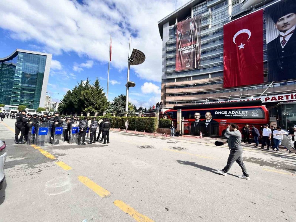 CHP’de Tahliye ve Yönetim Gerilimi.. Genel Merkez Önünde Polis Önlemi Artırıldı!