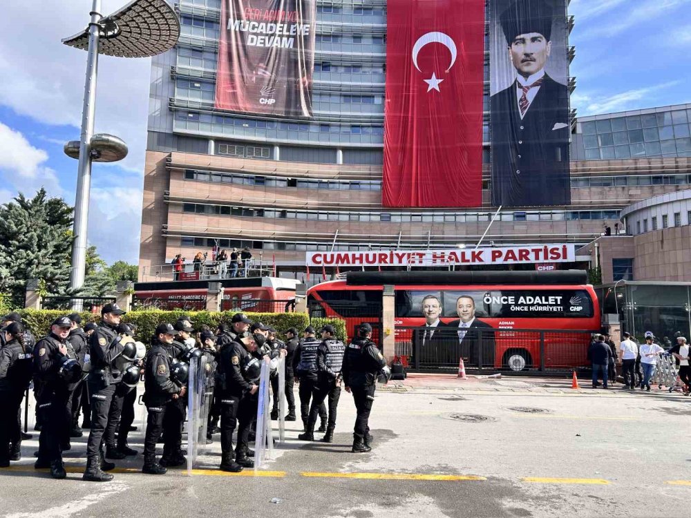 CHP’de Tahliye ve Yönetim Gerilimi.. Genel Merkez Önünde Polis Önlemi Artırıldı!