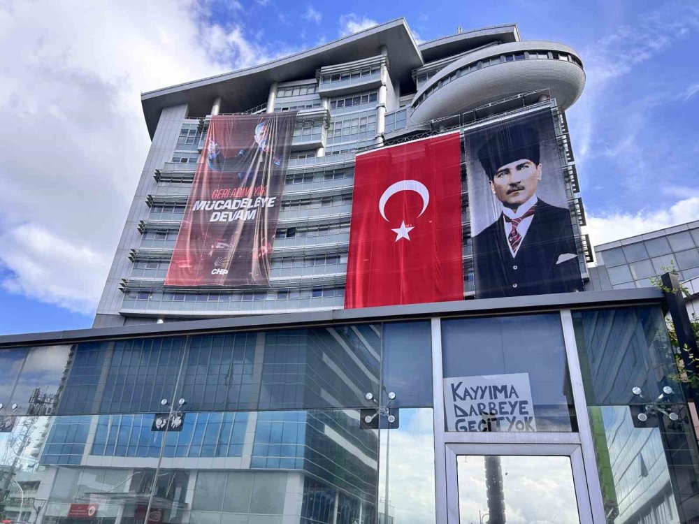 CHP’de Tahliye ve Yönetim Gerilimi.. Genel Merkez Önünde Polis Önlemi Artırıldı!