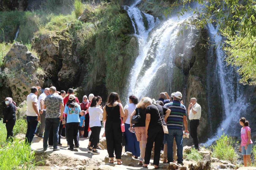Erzincan'ın Çağlayan İlçesinde Kar Suları Eridi, Girlevik Coştu