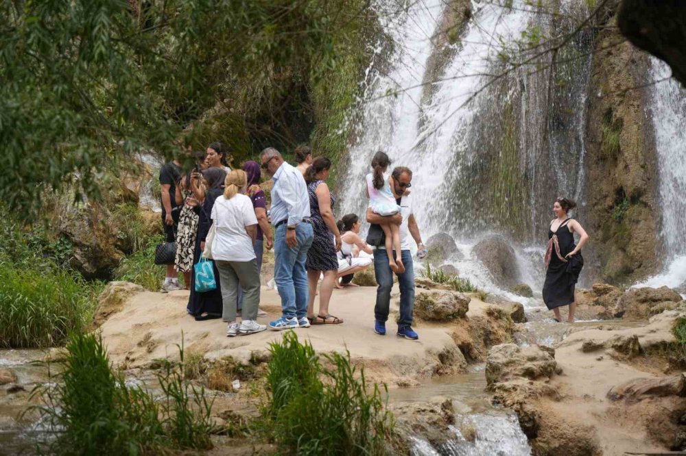 Erzincan'ın Çağlayan İlçesinde Kar Suları Eridi, Girlevik Coştu