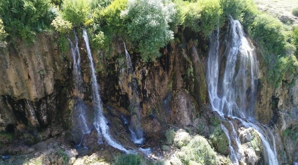 Erzincan'ın Çağlayan İlçesinde Kar Suları Eridi, Girlevik Coştu