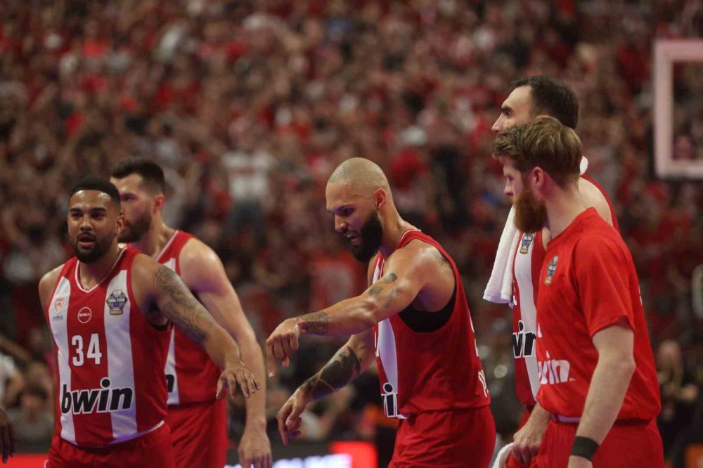 Atina’da Tarihi Final.. Olympiakos Euroleague’de 4. Kez Şampiyonluk Sevinci Yaşadı!