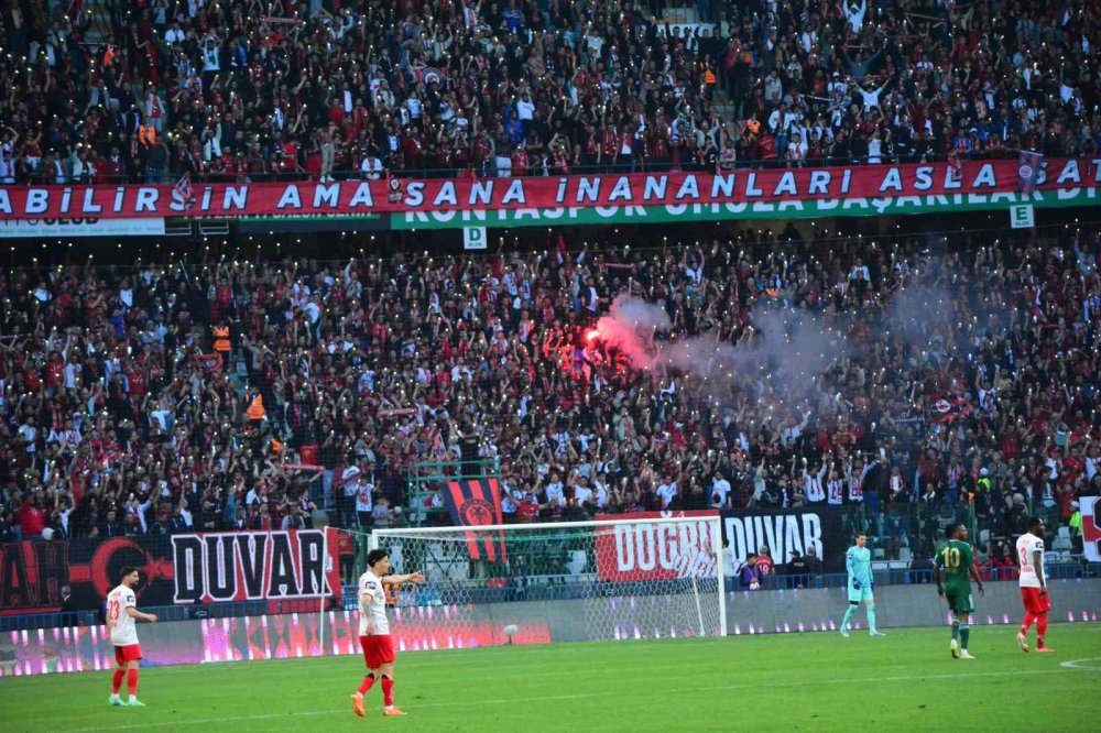 Çorum’dan Süper Lig’e Tarihi Yürüyüş.. Kırmızı-Siyahlılar Kenti Ayağa Kaldırdı!