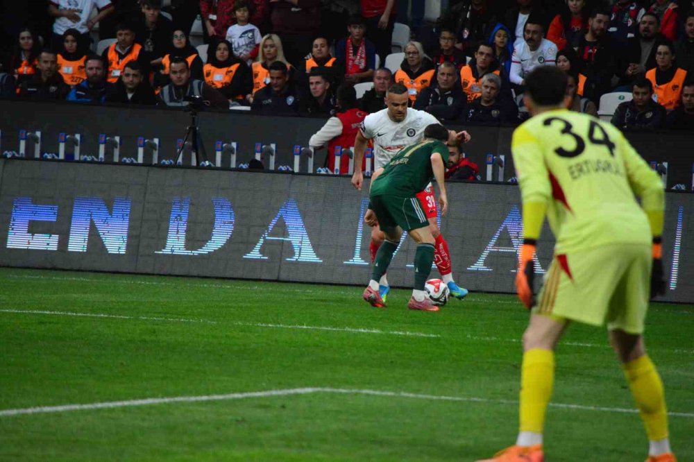 Çorum’dan Süper Lig’e Tarihi Yürüyüş.. Kırmızı-Siyahlılar Kenti Ayağa Kaldırdı!