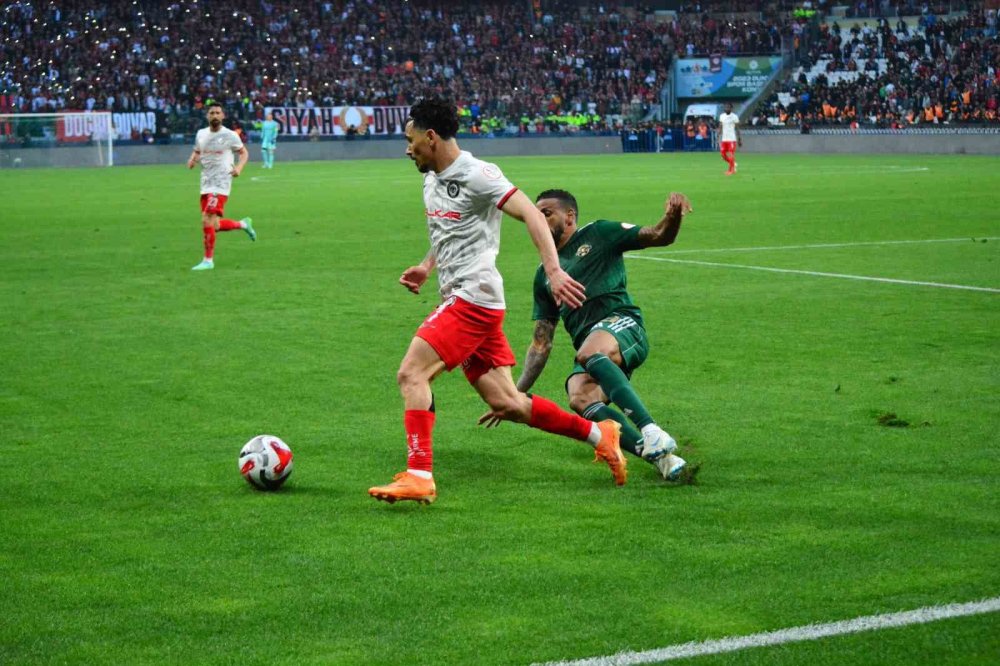Çorum’dan Süper Lig’e Tarihi Yürüyüş.. Kırmızı-Siyahlılar Kenti Ayağa Kaldırdı!