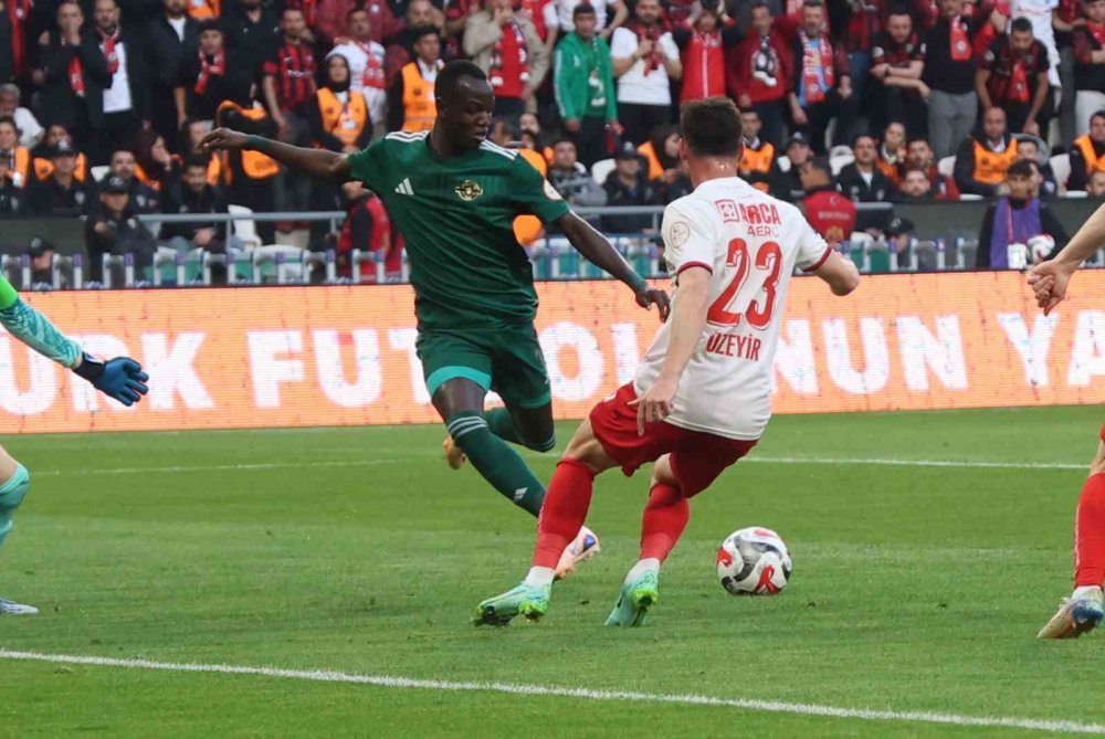 Çorum’dan Süper Lig’e Tarihi Yürüyüş.. Kırmızı-Siyahlılar Kenti Ayağa Kaldırdı!