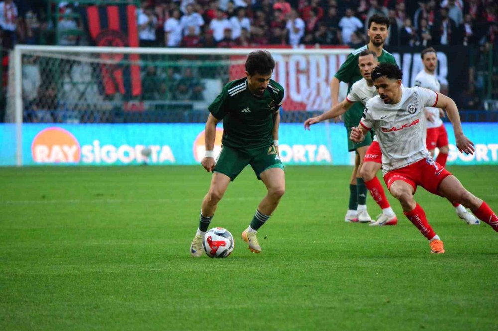 Çorum’dan Süper Lig’e Tarihi Yürüyüş.. Kırmızı-Siyahlılar Kenti Ayağa Kaldırdı!