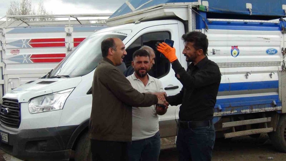 Bayram Öncesi Kars’ta Kurbanlık Mesaisi.. Besiciler Son Gün Satışına Odaklandı!