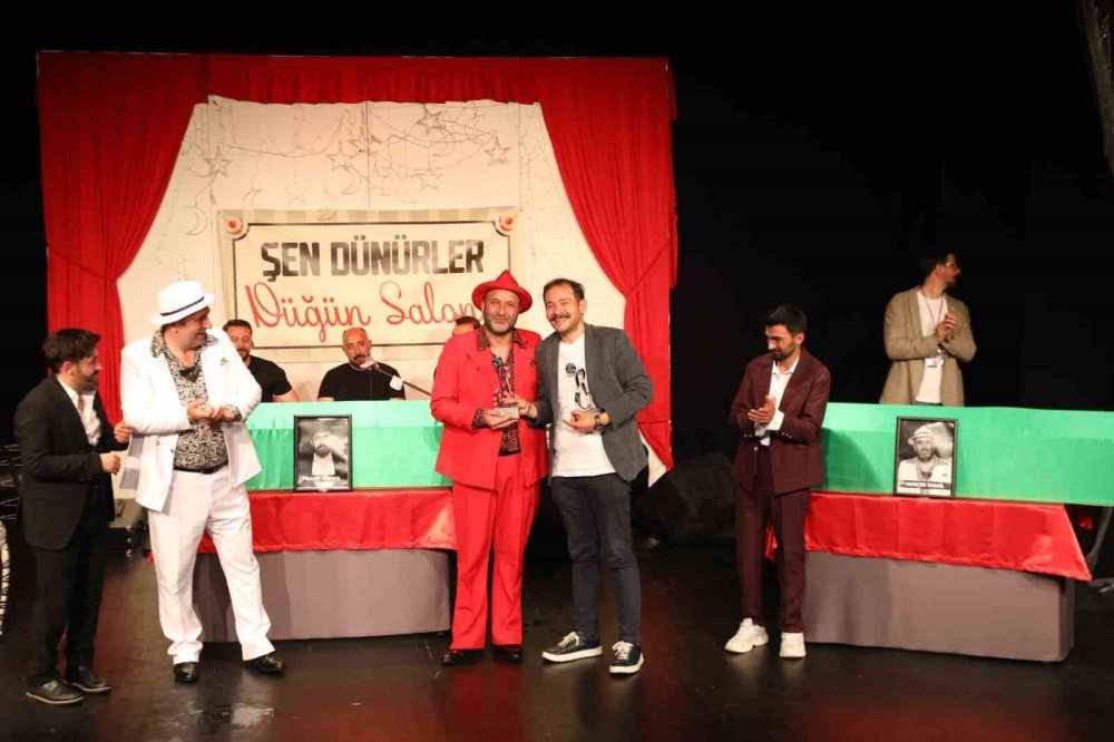 Erzurum Şehir Tiyatroları Ordu’da Sahne Aldı.. “Hançer Havası” Büyük İlgi Gördü!