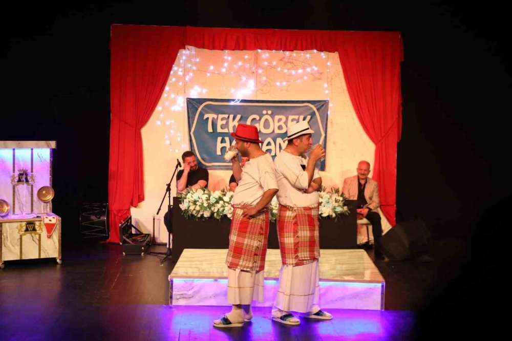 Erzurum Şehir Tiyatroları Ordu’da Sahne Aldı.. “Hançer Havası” Büyük İlgi Gördü!