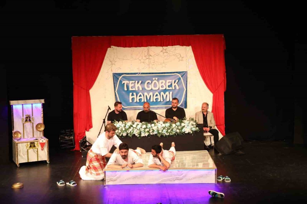 Erzurum Şehir Tiyatroları Ordu’da Sahne Aldı.. “Hançer Havası” Büyük İlgi Gördü!