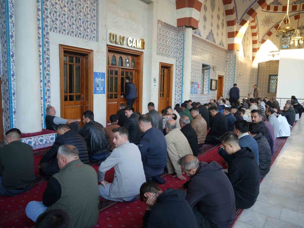 Bayram Namazında İlk Saf Iğdır’da Tutuldu
