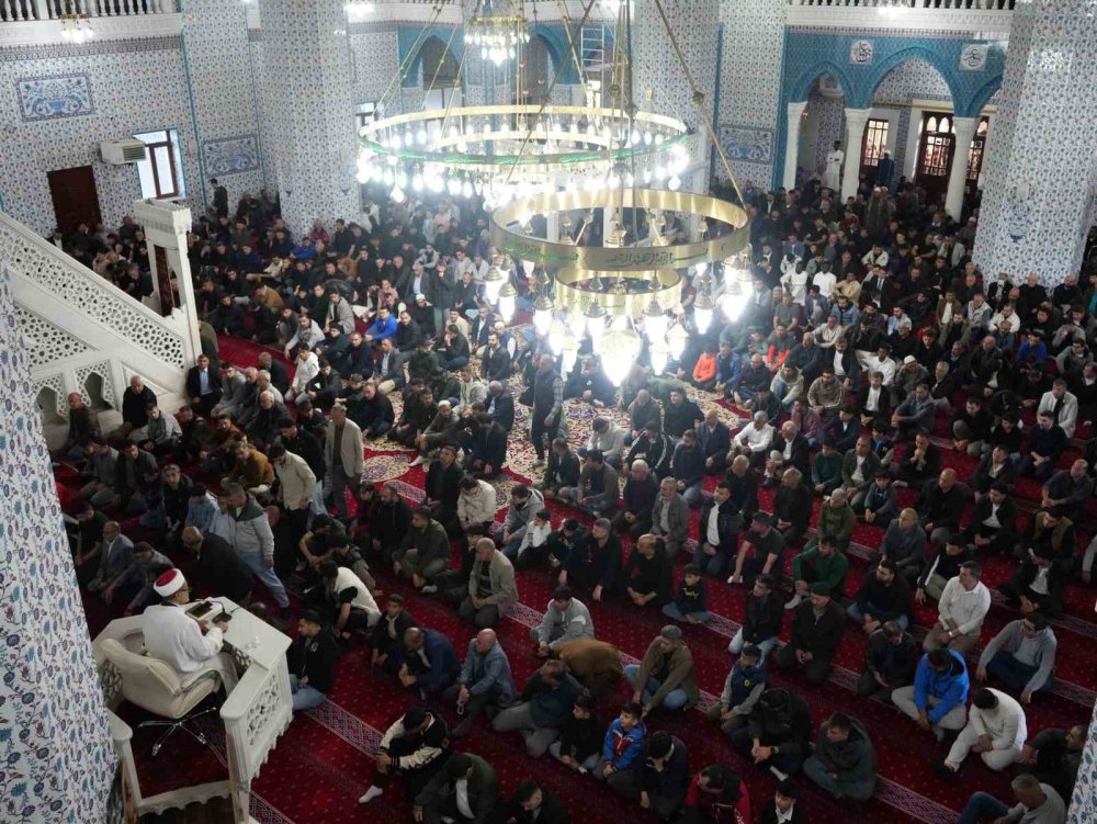 Bayram Namazında İlk Saf Iğdır’da Tutuldu