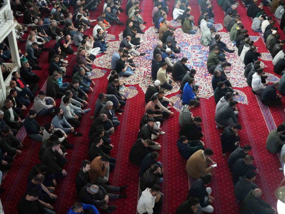 Bayram Namazında İlk Saf Iğdır’da Tutuldu