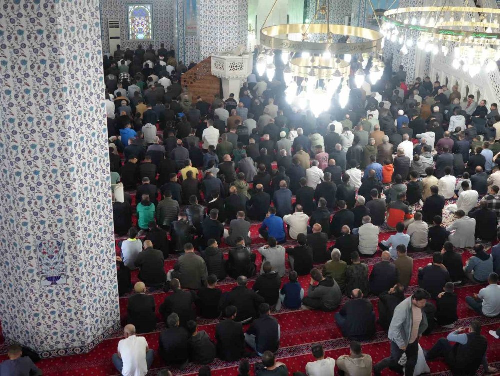 Bayram Namazında İlk Saf Iğdır’da Tutuldu