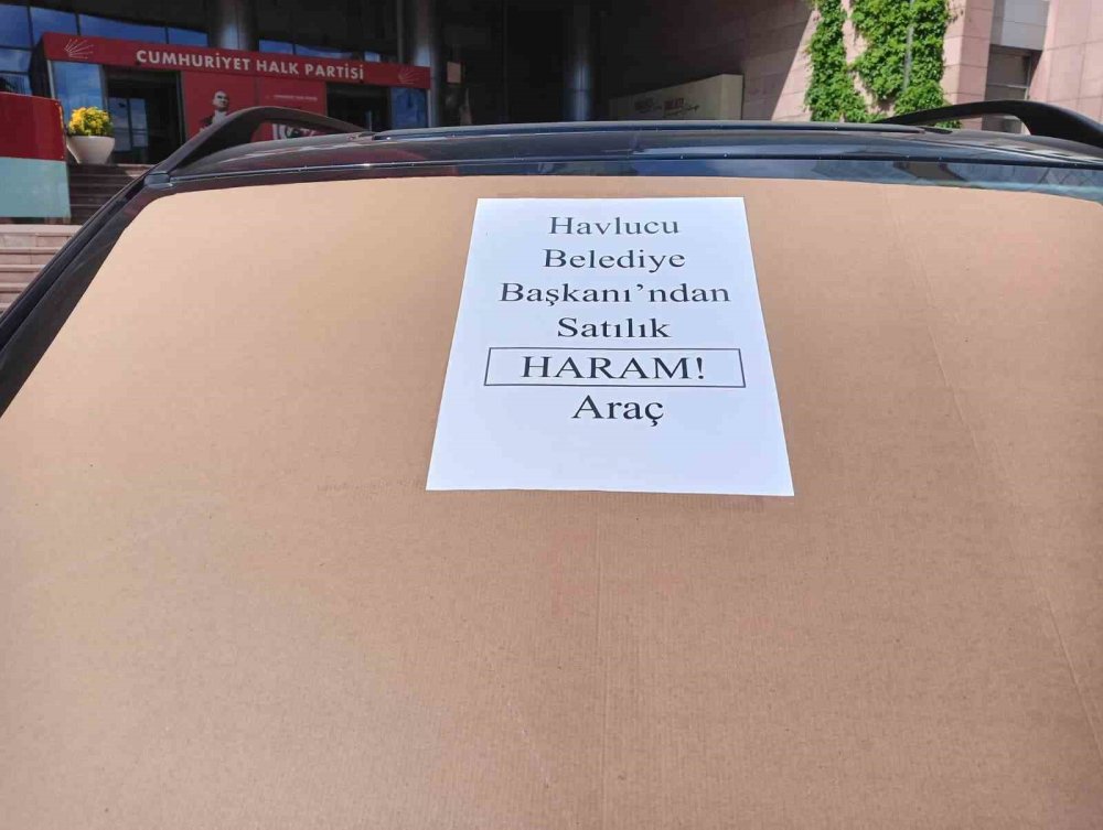 CHP’de Dikkat Çeken Araç Hamlesi.. “Haram Para” Yazıları Gündem Oldu!