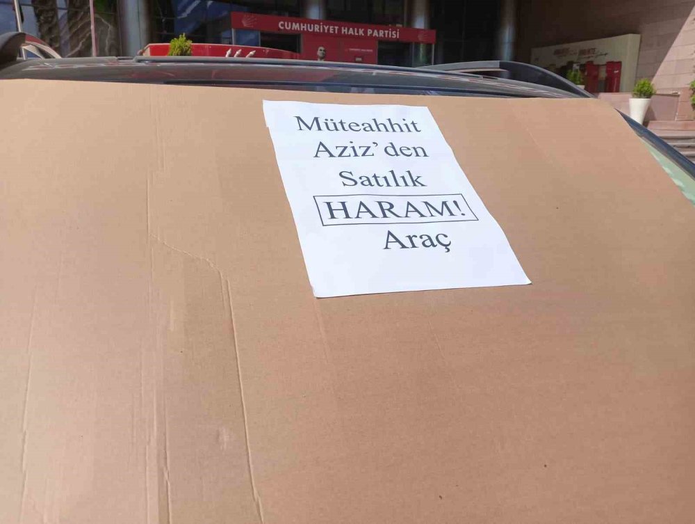 CHP’de Dikkat Çeken Araç Hamlesi.. “Haram Para” Yazıları Gündem Oldu!