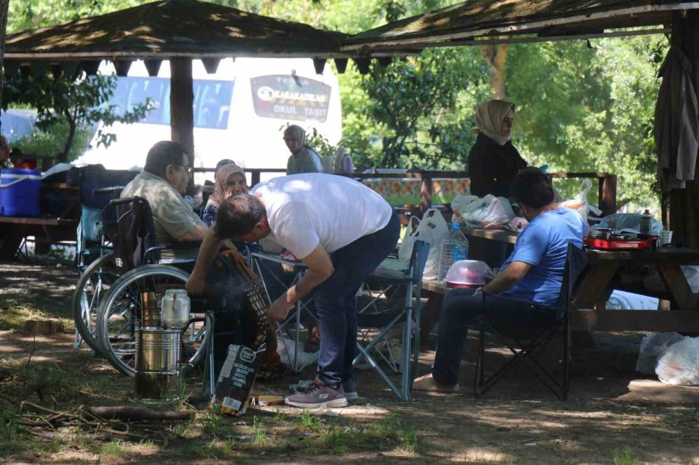 Sakarya’da Bayramın İlk Gününde Tabiat Parklarına Akın Ettiler