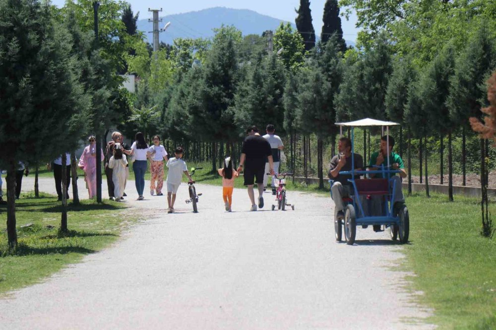 Sakarya’da Bayramın İlk Gününde Tabiat Parklarına Akın Ettiler