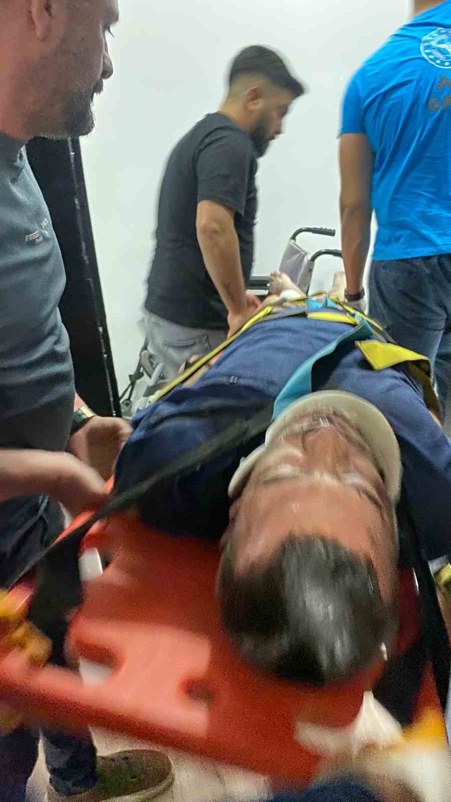 Evinde Düşerek Yaralanan Şahıs Ekiplerin Yardımıyla Hastaneye Kaldırıldı