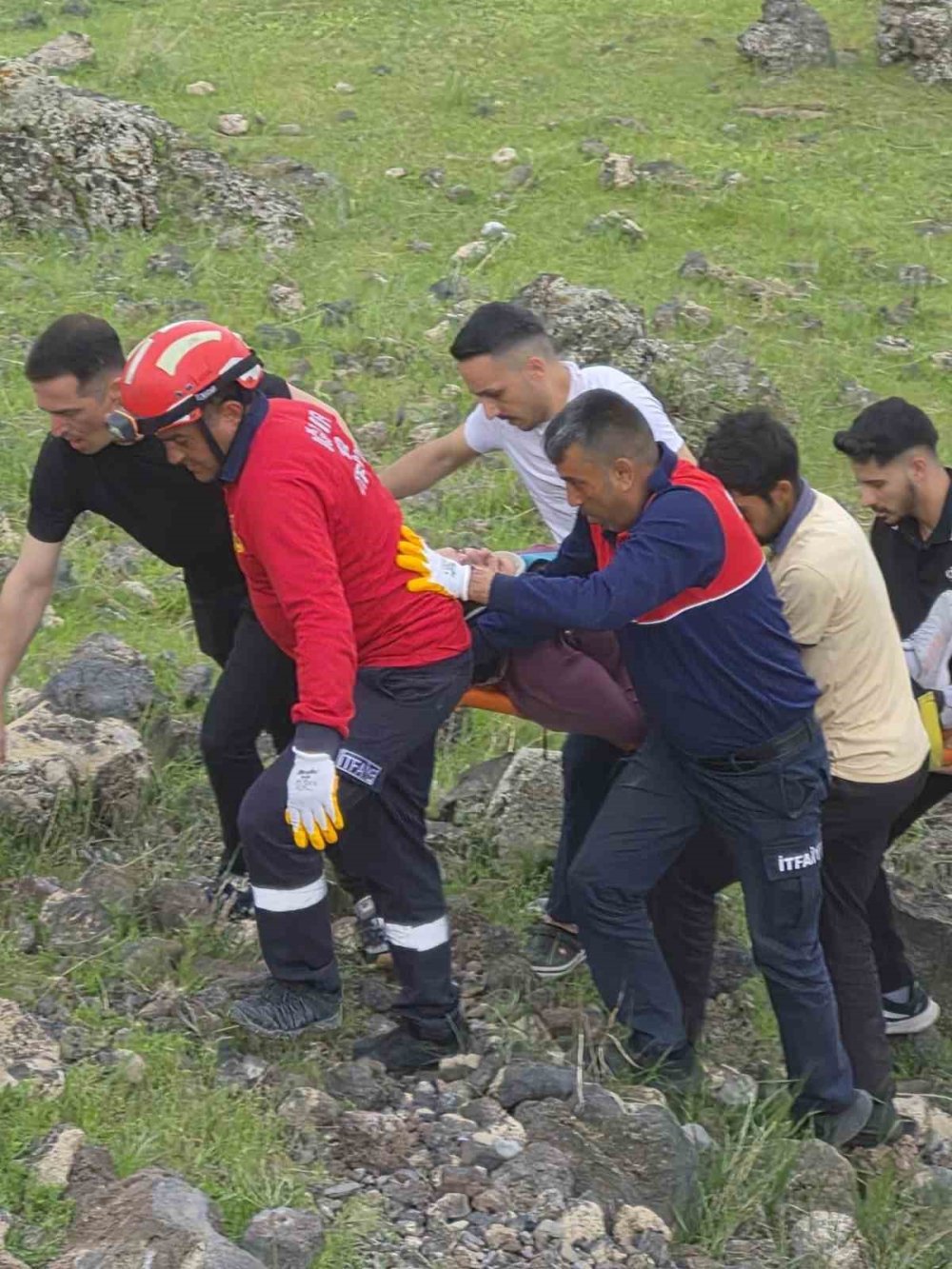 Iğdır’da Otomobil Uçuruma Yuvarlandı.. Feci Kazada 4 Kişi Yaralandı!