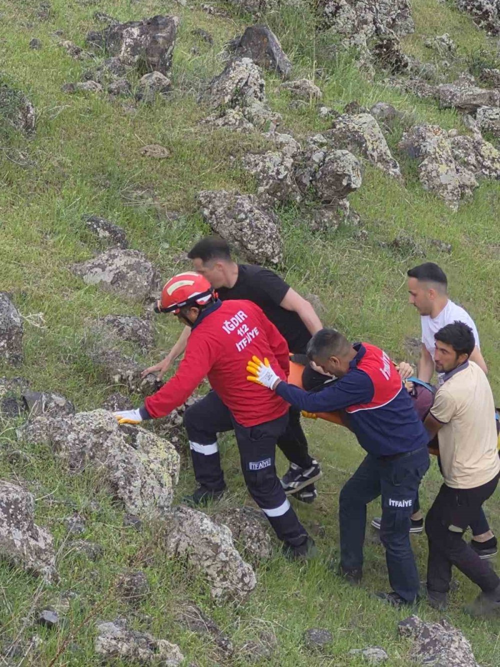 Iğdır’da Otomobil Uçuruma Yuvarlandı.. Feci Kazada 4 Kişi Yaralandı!