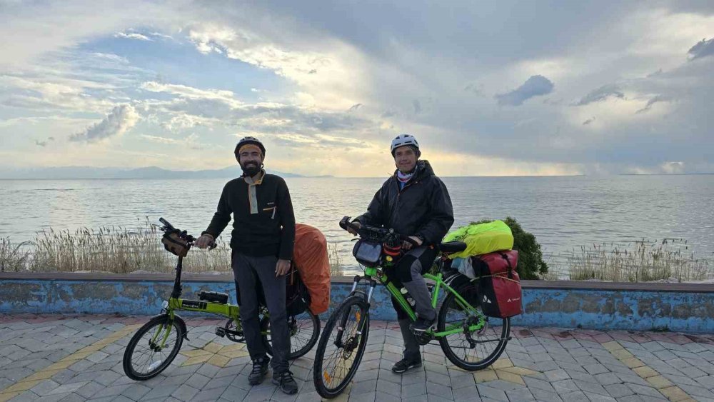 Yağmur ve Rampalara Rağmen Tamamladılar.. Van Gölü’nde Alternatif Turizm Rotası!