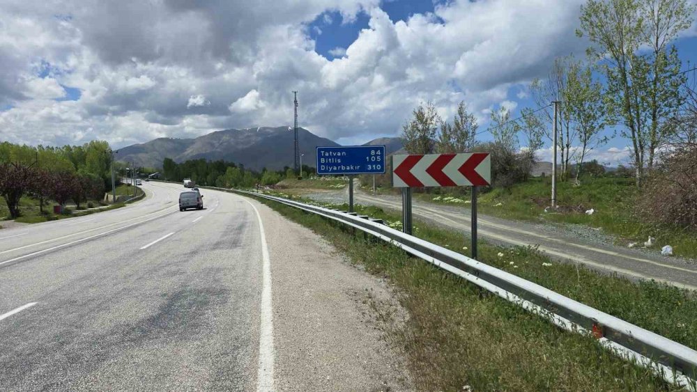 Yağmur ve Rampalara Rağmen Tamamladılar.. Van Gölü’nde Alternatif Turizm Rotası!