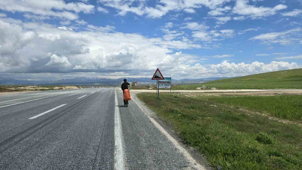 Yağmur ve Rampalara Rağmen Tamamladılar.. Van Gölü’nde Alternatif Turizm Rotası!