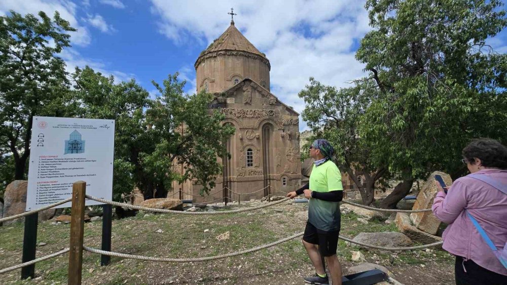 Yağmur ve Rampalara Rağmen Tamamladılar.. Van Gölü’nde Alternatif Turizm Rotası!