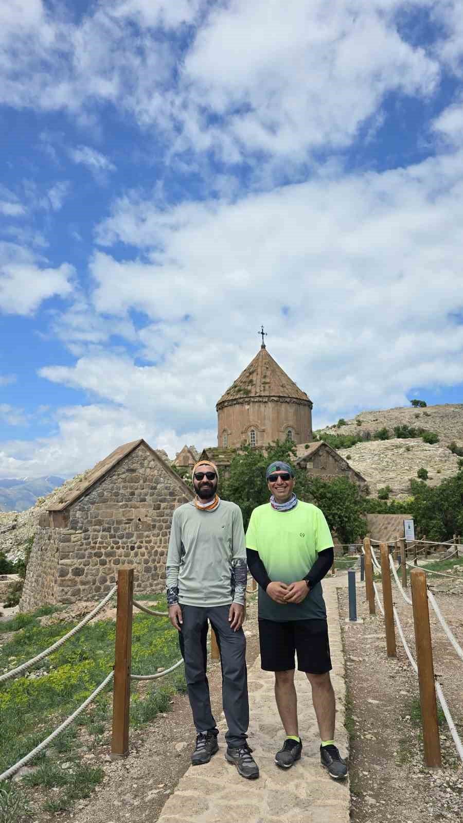Yağmur ve Rampalara Rağmen Tamamladılar.. Van Gölü’nde Alternatif Turizm Rotası!
