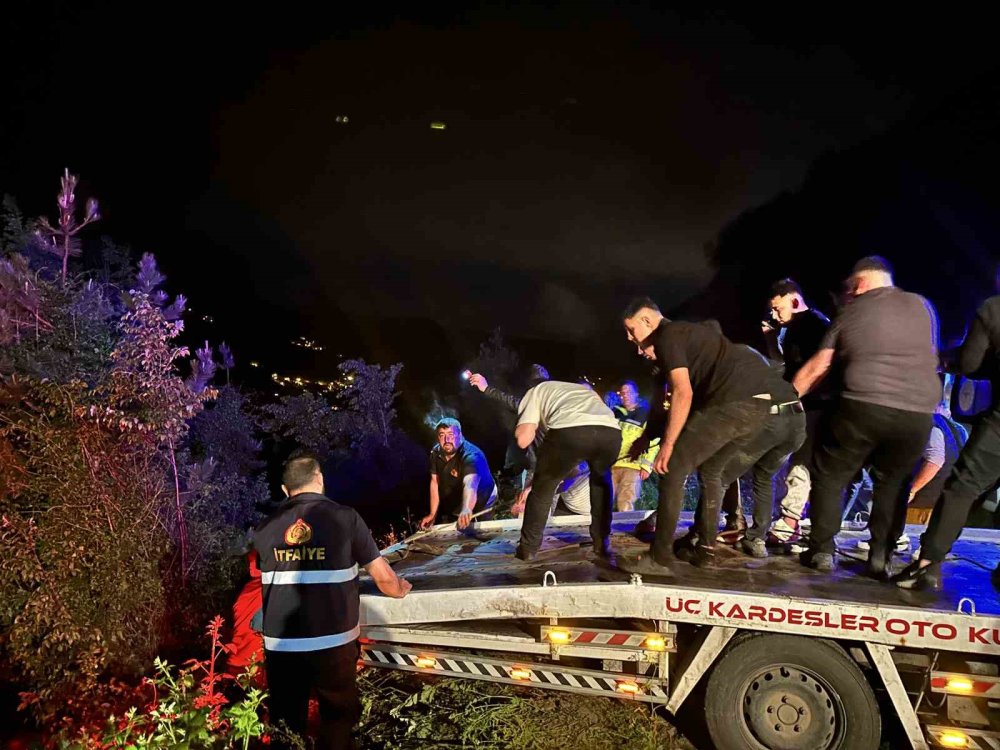 Kastamonu’da Otomobil 150 Metre Yüksekten Uçuruma Yuvarlandı: 1 Ölü, 3 Yaralı