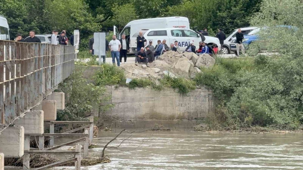 Kelkit Çayı’nda Kayıp Gençleri Arama Seferberliği.. Ailelerin Bekleyişi Sürüyor!